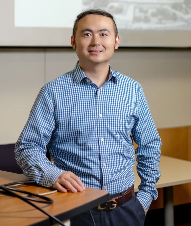 Jianqin Lu Headshot